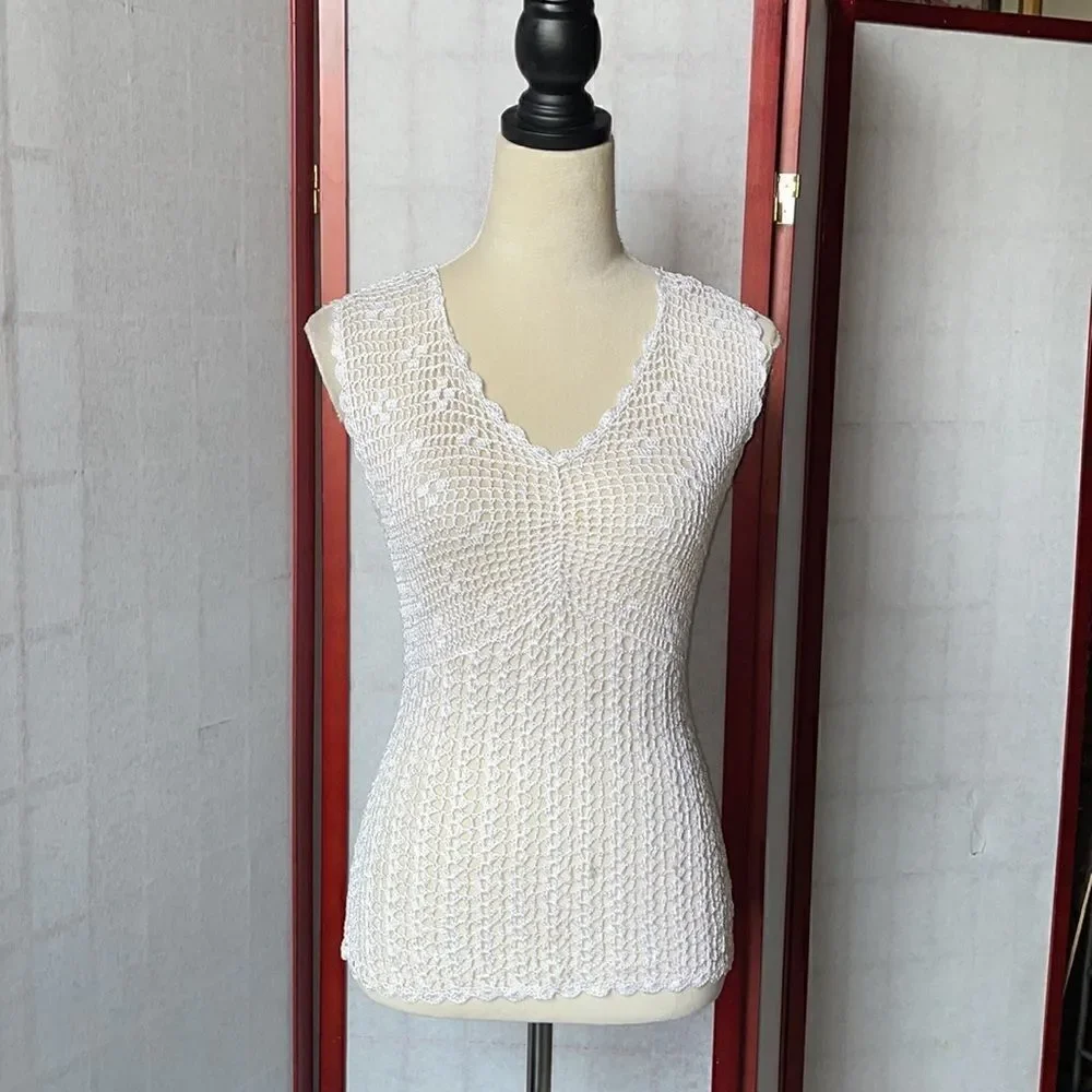 Bette Paige White Sheer Macrame Knit V-Neck Sheer Sleeveless Top (Size: Small)
